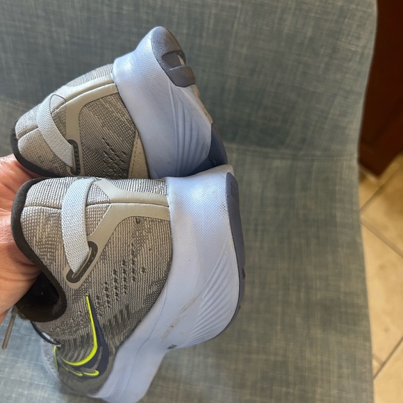 Worn 2 times.  Didn’t like the fit too wide. Size 9 wide - Picture 2 of 5